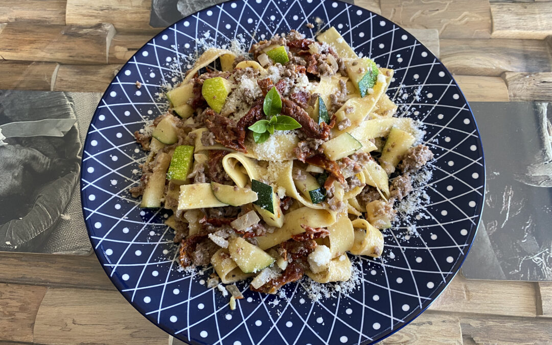 Pappardelle met courgette en zongedroogde tomaat