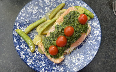 Zalm van de BBQ met palmkoolpesto