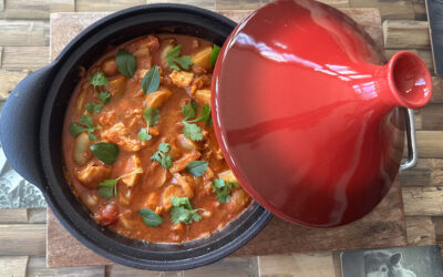 Tajine met gemarineerde kabeljauw, tomaat en krieltjes