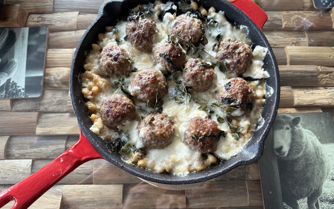 Gehaktballen met champignons, witte bonen en mozzarella